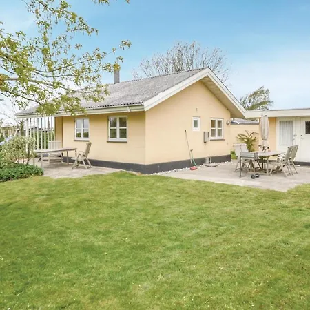 Three-bedroom In Holiday home